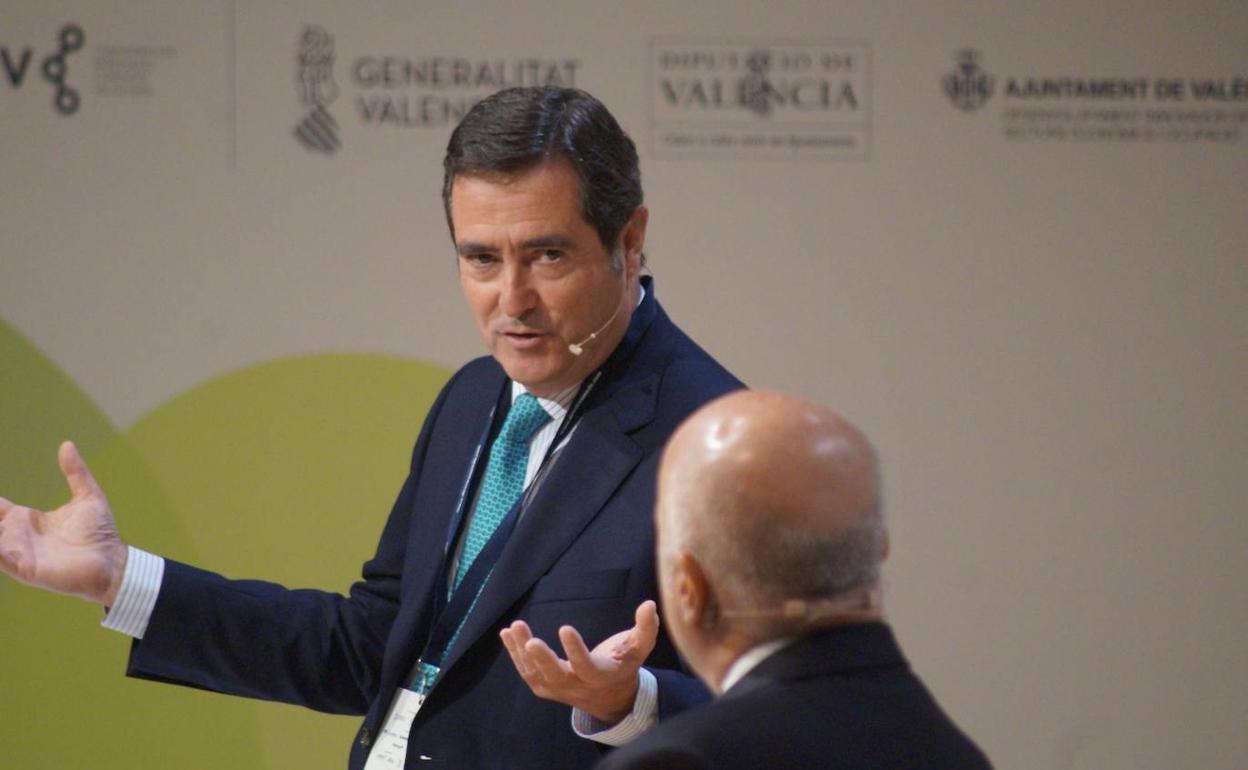 Antonio Garamendi, presidente de la CEOE, en el congreso.