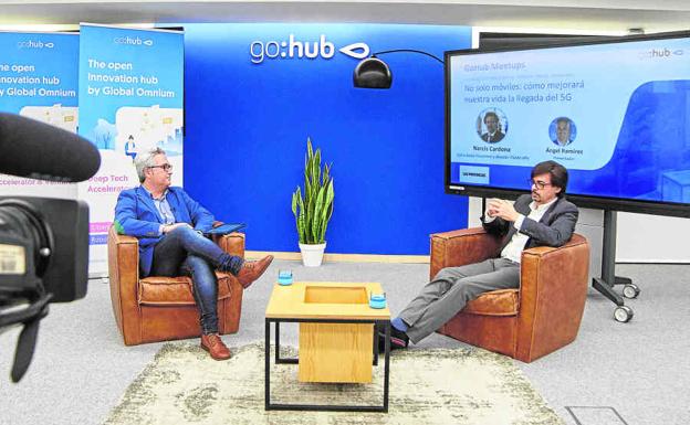 Ángel Ramírez y Narcís Cardona, durante el encuentro celebrado en la sede de GoHub en Valencia.