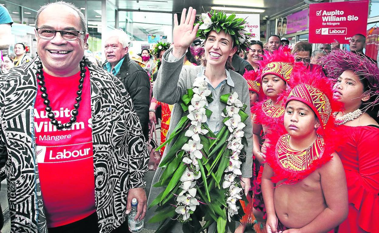 Jacinda Ardern recibe el apoyo de la comunidad maorí, que ha sacado un escaño en los comicios.