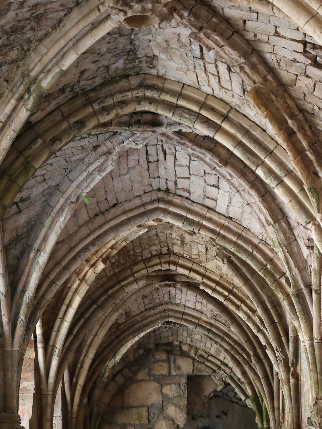 Desde este castillo se protegía la ruta que unía la ciudad siria de Homs (bajo dominio musulmán) con Trípoli (Líbano), capital del condado del mismo nombre, en la costa del Mediterráneo. 