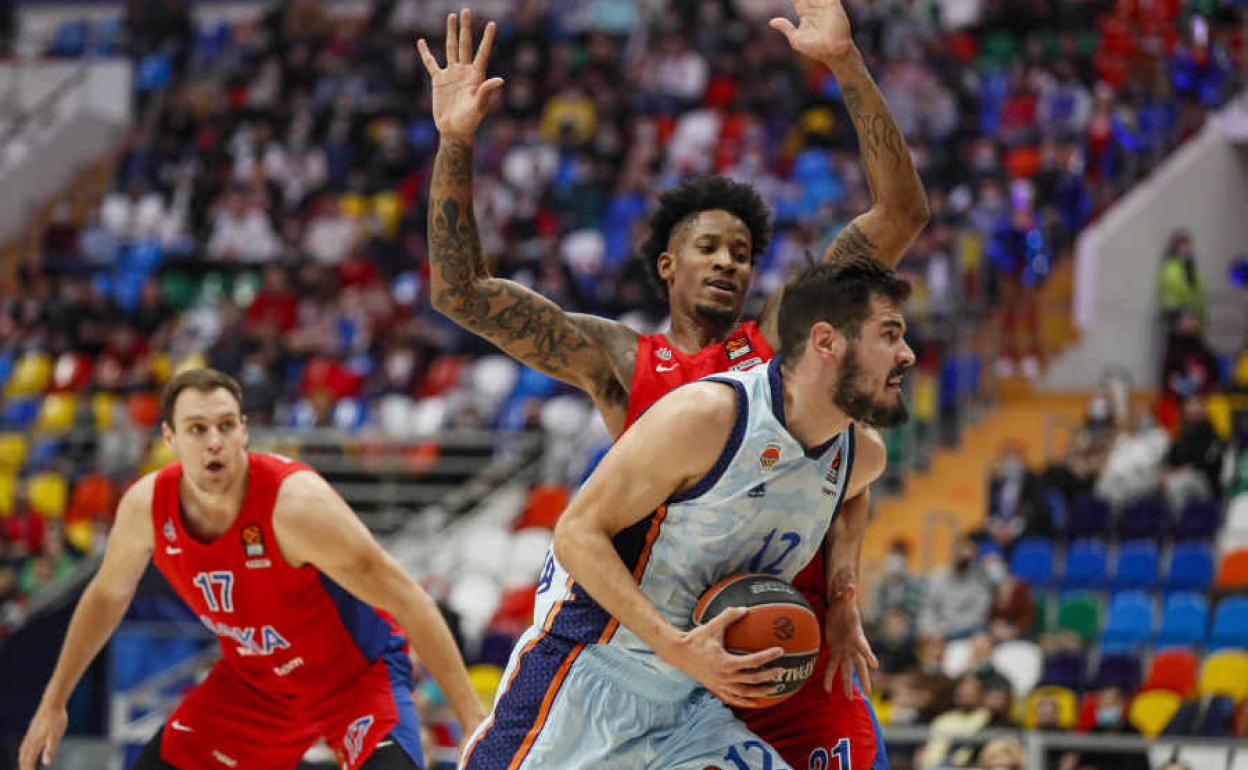 Instante del encuentro entre el CSKA - Valencia Basket.