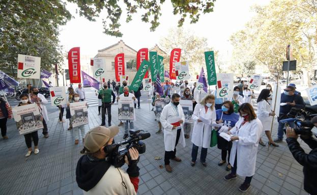 «Faltan medios y personal. No podemos dedicarle menos de cinco minutos a cada paciente»