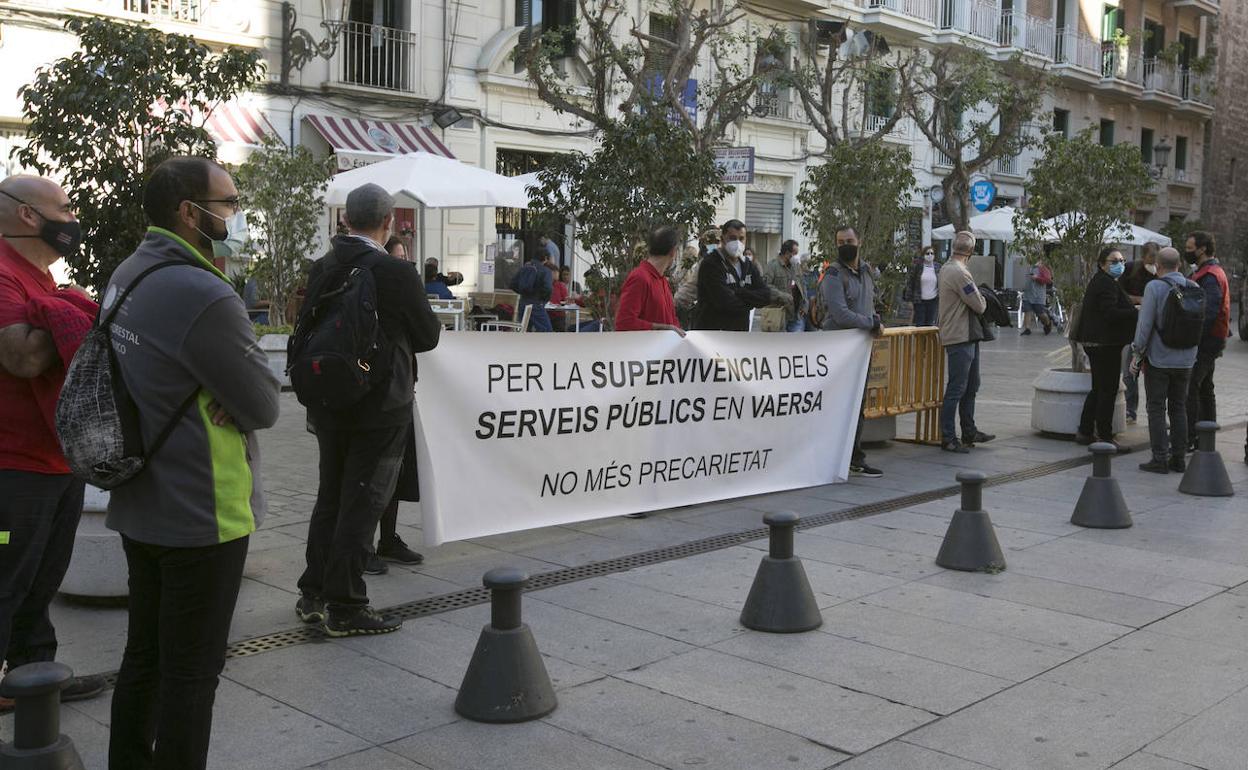 Un momento de la concentración de ayer en el Palau. 