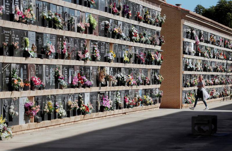 Fotos: Fotos del día de Todos los Santos en los cementerios de Valencia