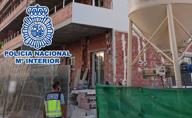 Un hombre se disfraza de albañil para robar en una obra