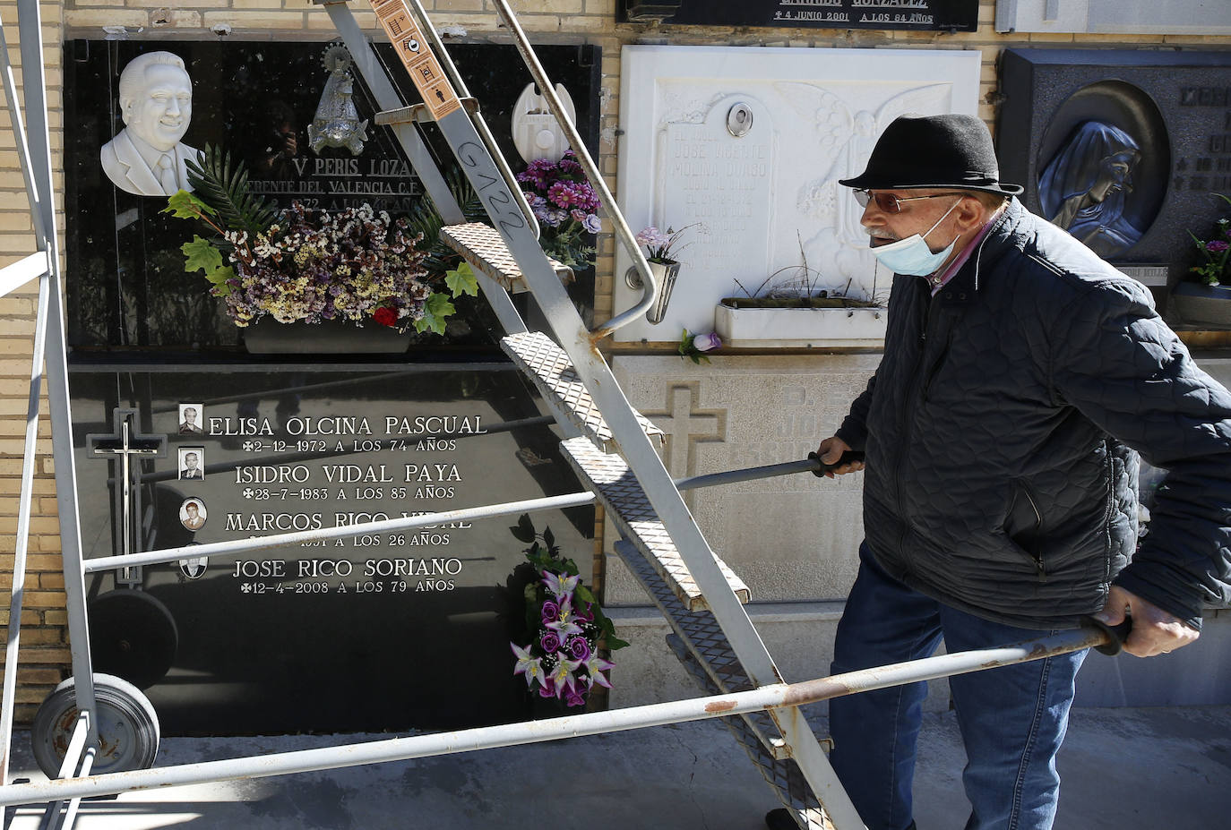 Fotos: Tumbas de valencianistas en el cementerio de Valencia
