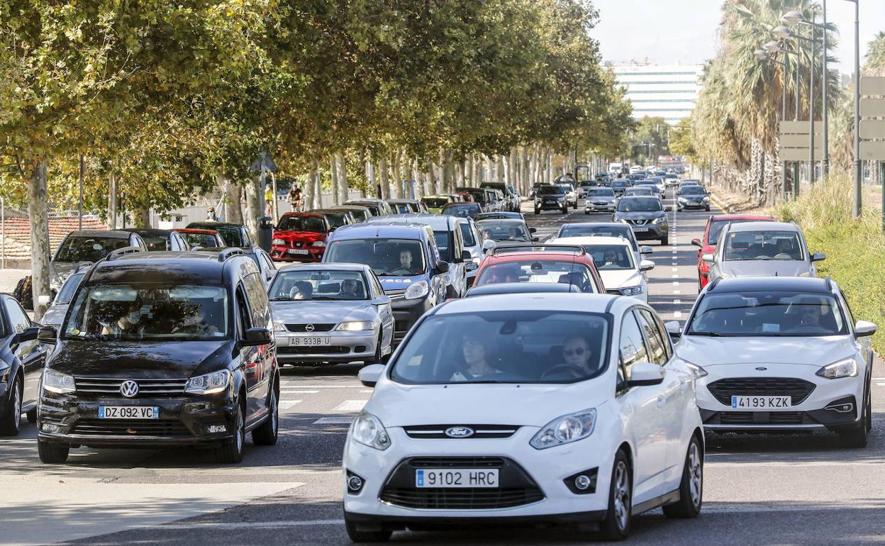 Tráfico en un tramo del bulevar sur de Valencia. 