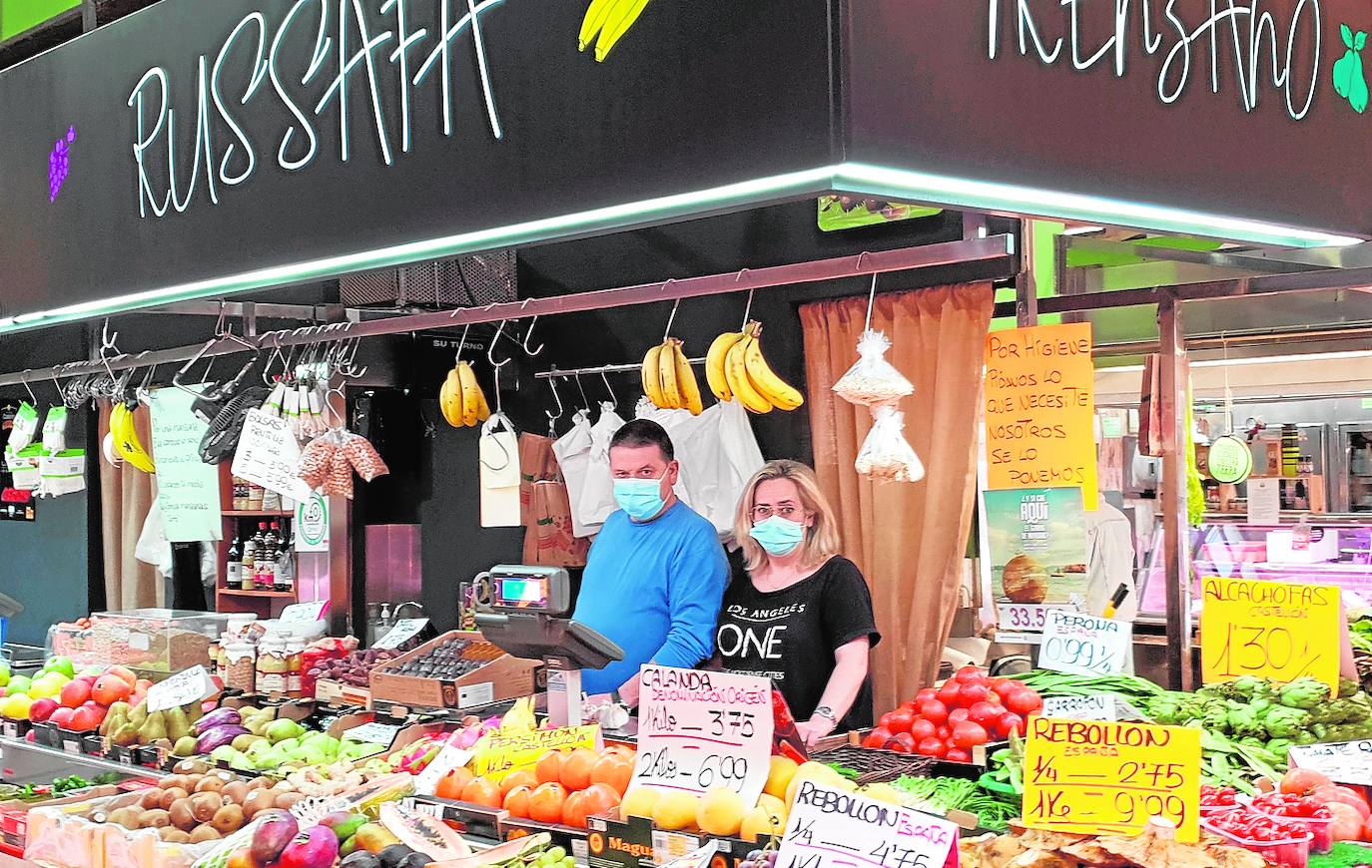 ALICIA TRENZANO. En el caso de los productos de alimentación frescos, la compraventa online se resiste. Según Alicia, la gente joven utiliza mucho este formato pero los más mayores prefieren bajar y ver el artículo antes de comprarlo.