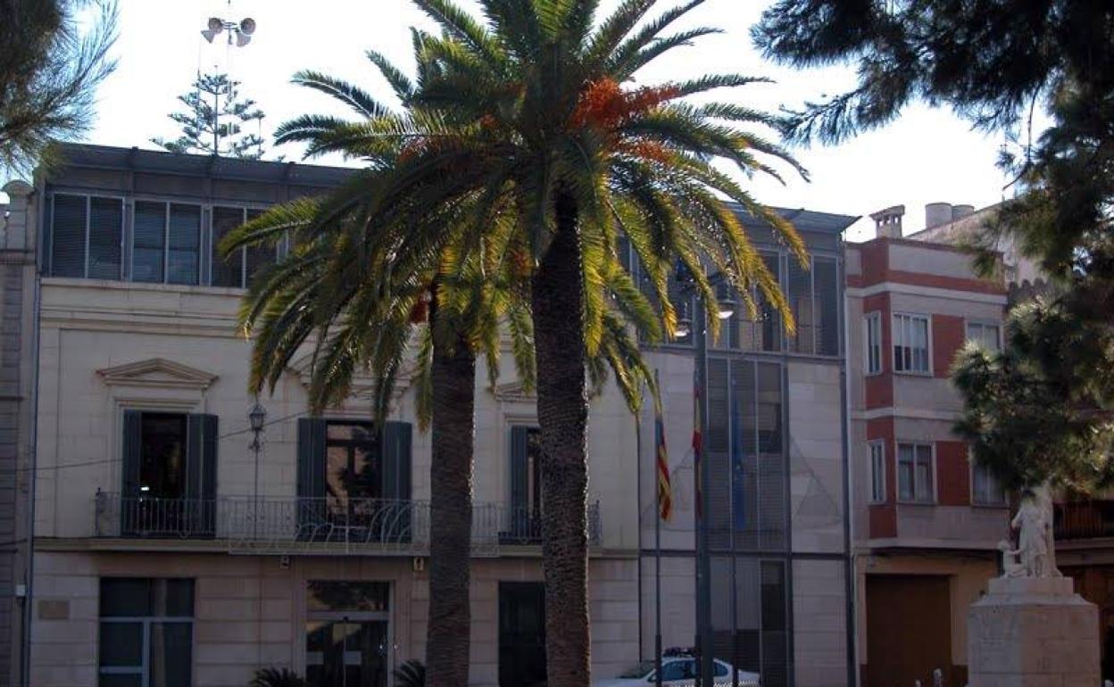 El ayuntamiento del municipio. 