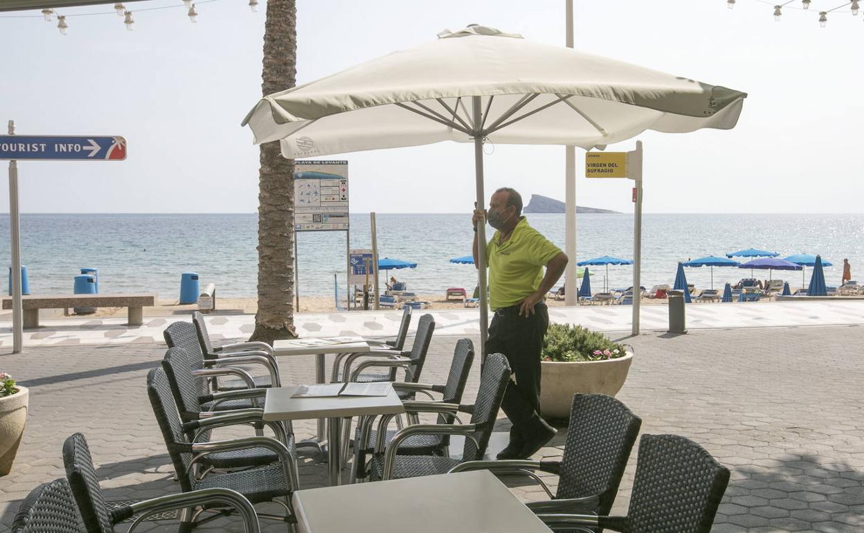 Terrazas vacías en Benidorm durante la pandemia. 