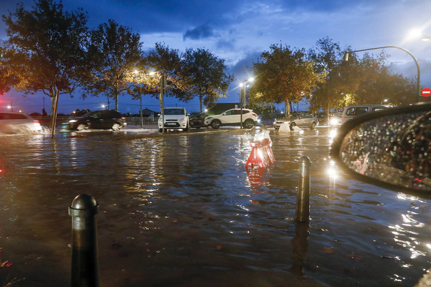 Fotos: Una fuerte tromba descarga sobre la ciudad de Valencia