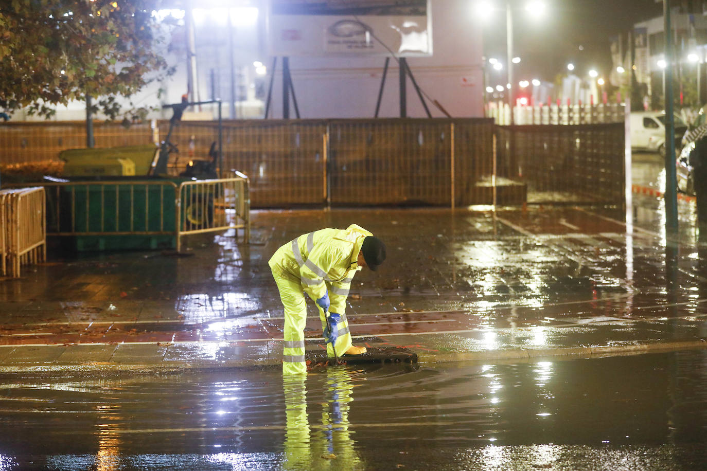 Fotos: Una fuerte tromba descarga sobre la ciudad de Valencia