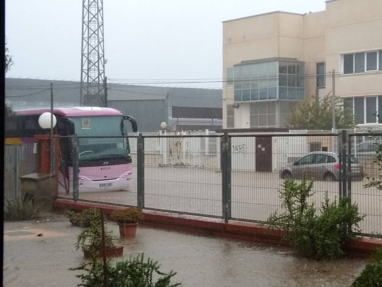 Colegio Carmen Picó en Alzira, totalmente inundado. 