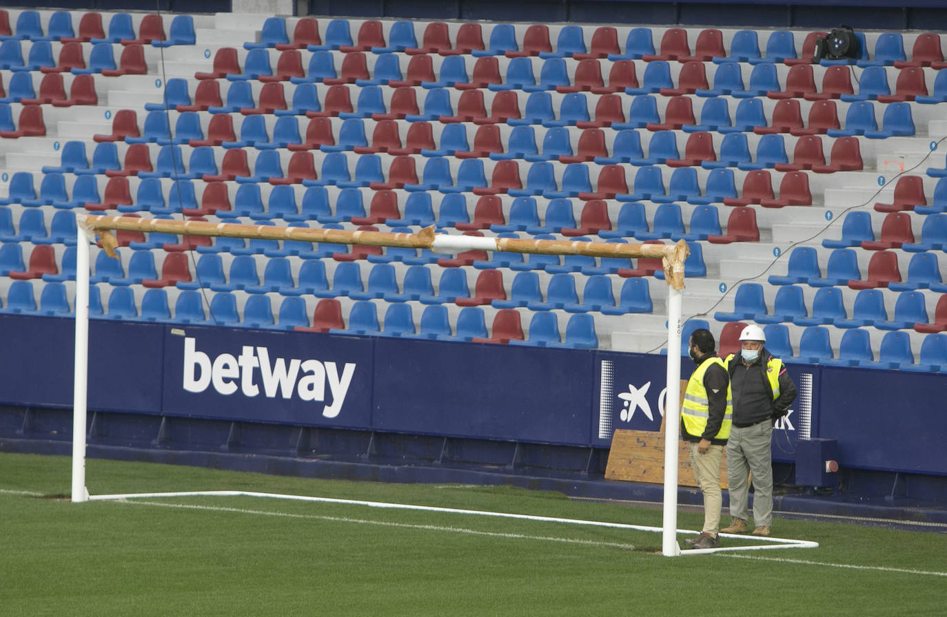 La nueva cubierta, junto al alumbrado y los videomarcadores, proyectan una visión novedosa del histórico estadio del Levante