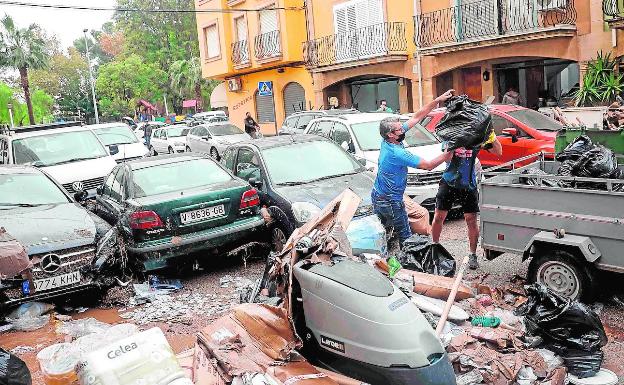 La tromba deja un millar de emergencias, 62 millones en daños en el campo y arrasa playas