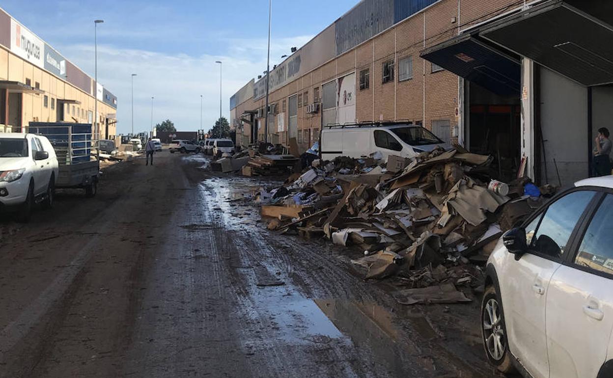 Una de las calles afectadas por la riada. 