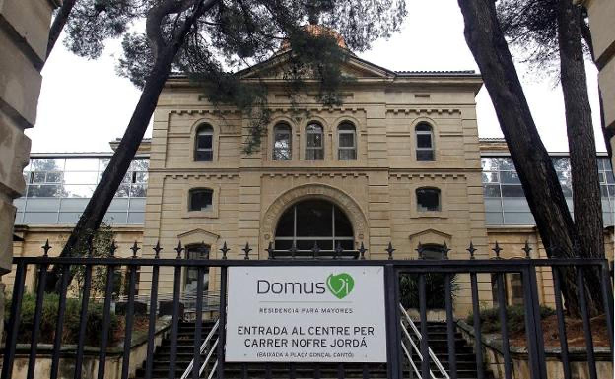 Entrada a la residencia de Alcoy, gestionada por DomusVi.