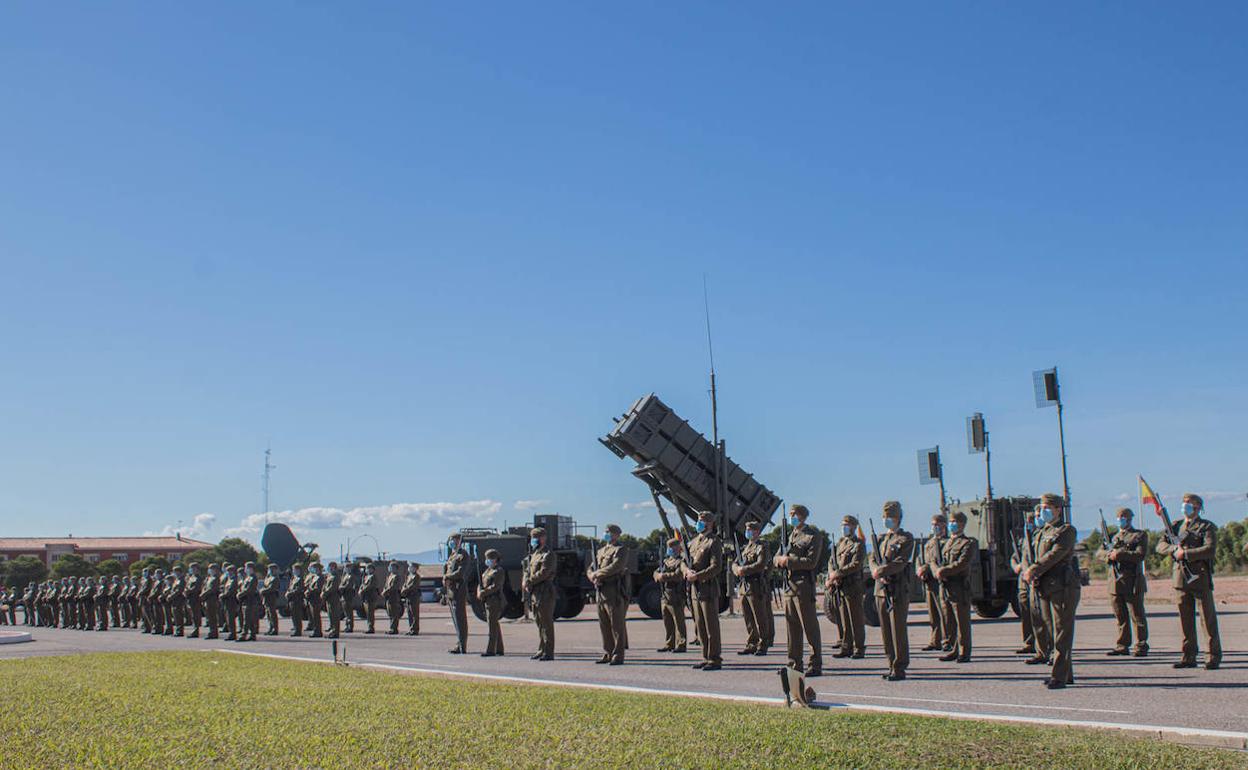 Soldados en formación en un momento de la conmemoración, ayer, en la base de Marines. 