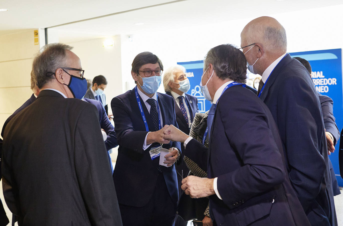 El presidente de la Generalitat, Ximo Puig, el ministro de Transportes, José Luis Ábalos, el presidente de la Asociación Valenciana de Empresarios (AVE), Vicente Boluda, y el presidente de Barceló Hotel Group, Simón Pedro Barceló, entre otros, han participado en el encuentro empresarial sobre el Corredor Mediterráneo que ha tenido lugar este jueves en Valencia.