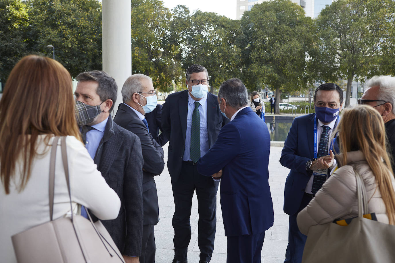 El presidente de la Generalitat, Ximo Puig, el ministro de Transportes, José Luis Ábalos, el presidente de la Asociación Valenciana de Empresarios (AVE), Vicente Boluda, y el presidente de Barceló Hotel Group, Simón Pedro Barceló, entre otros, han participado en el encuentro empresarial sobre el Corredor Mediterráneo que ha tenido lugar este jueves en Valencia.