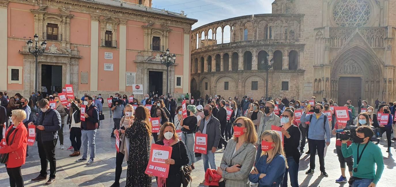 La hostelería se ha movilizado en Valencia para reivindicar de un plan de ayudas para la supervivencia del sector.