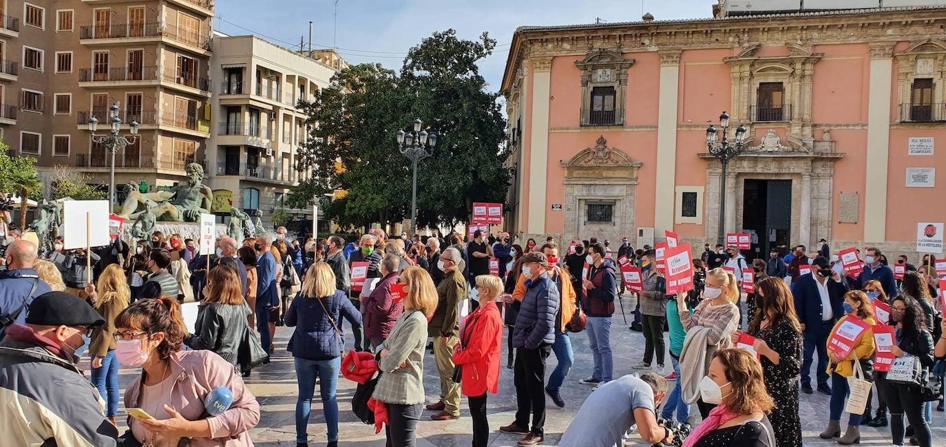 La hostelería se ha movilizado en Valencia para reivindicar de un plan de ayudas para la supervivencia del sector.