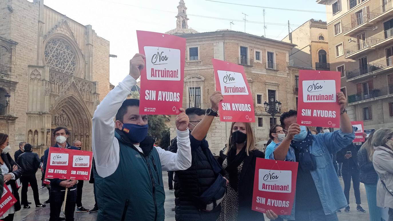 La hostelería se ha movilizado en Valencia para reivindicar de un plan de ayudas para la supervivencia del sector.