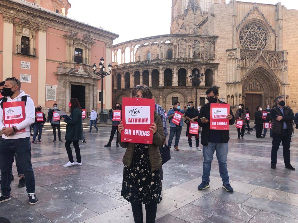 La hostelería se ha movilizado en Valencia para reivindicar de un plan de ayudas para la supervivencia del sector.