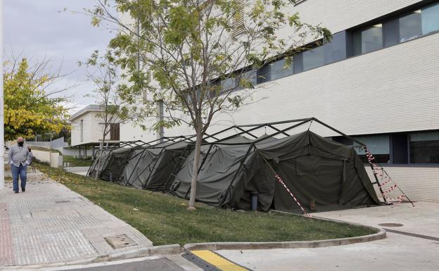 El Ejército monta varias carpas en Hospital de Llíria para el servicio de PCR