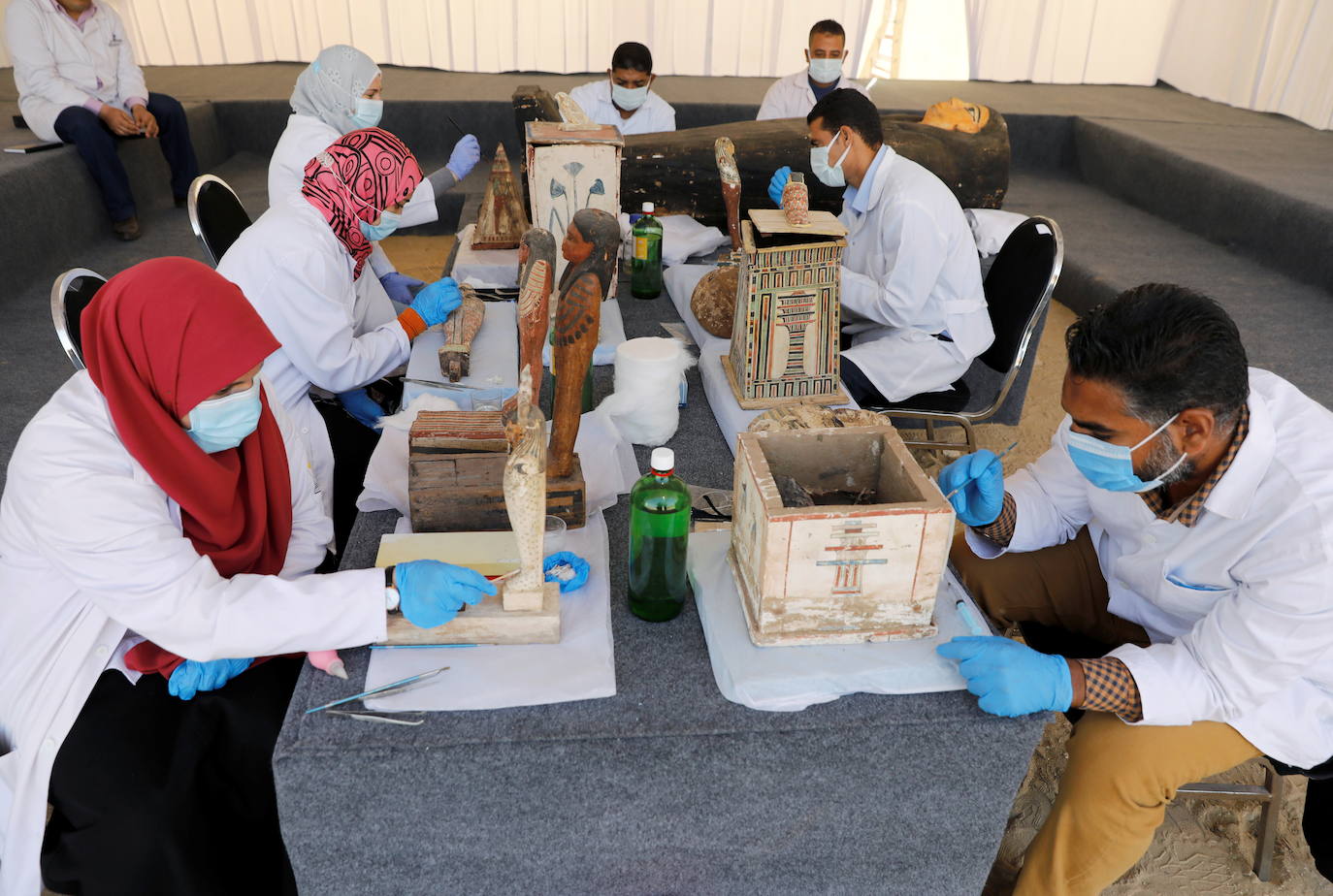 En la zona de Sakkara se suceden los hallazgos históricos desde 2018 y en esta última ocasión todo lo encontrado ha servido para conocer con mayor exactitud aspectos muy diversos de la vida egipcia de hace 2.300 años