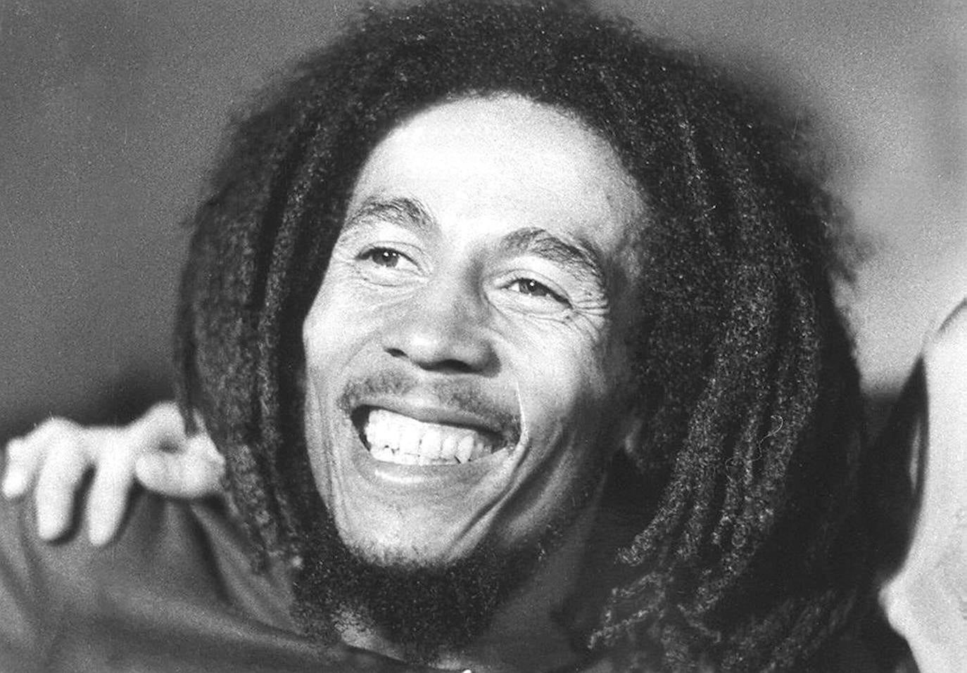 8.- Bob Marley – 14 millones de dólares | Cantante. Murió el 11 de mayo de 1981, a los 36 años. Motivo: Cáncer