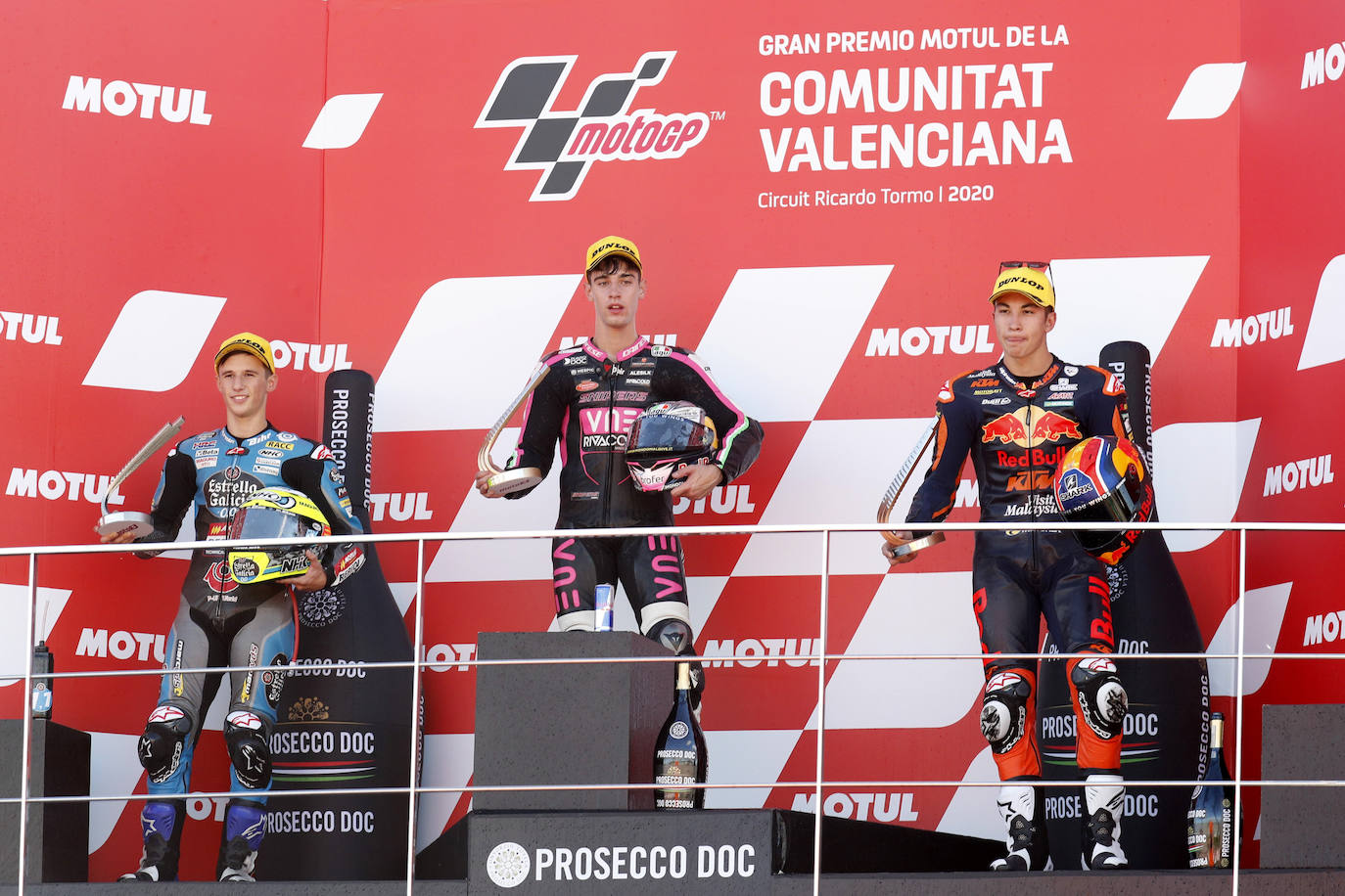 Este domingo se disputan las carreras de MotoGP del Gran Premio de la Comunitat Valenciana en el circuito Ricardo Tormo de Cheste, una competición marcada por la pandemia y las gradas vacías. 