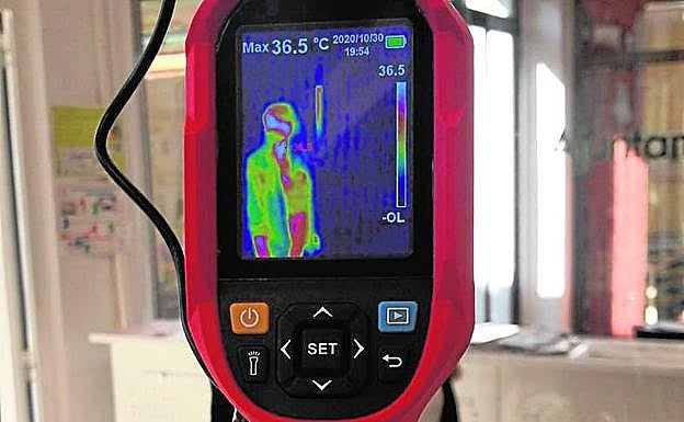 Uno de los detectores de la temperatura corporal.