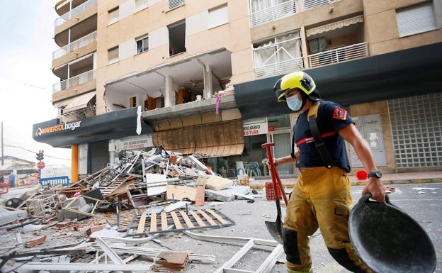 La fuerte detonación ha dejado multitud de daños materiales. 