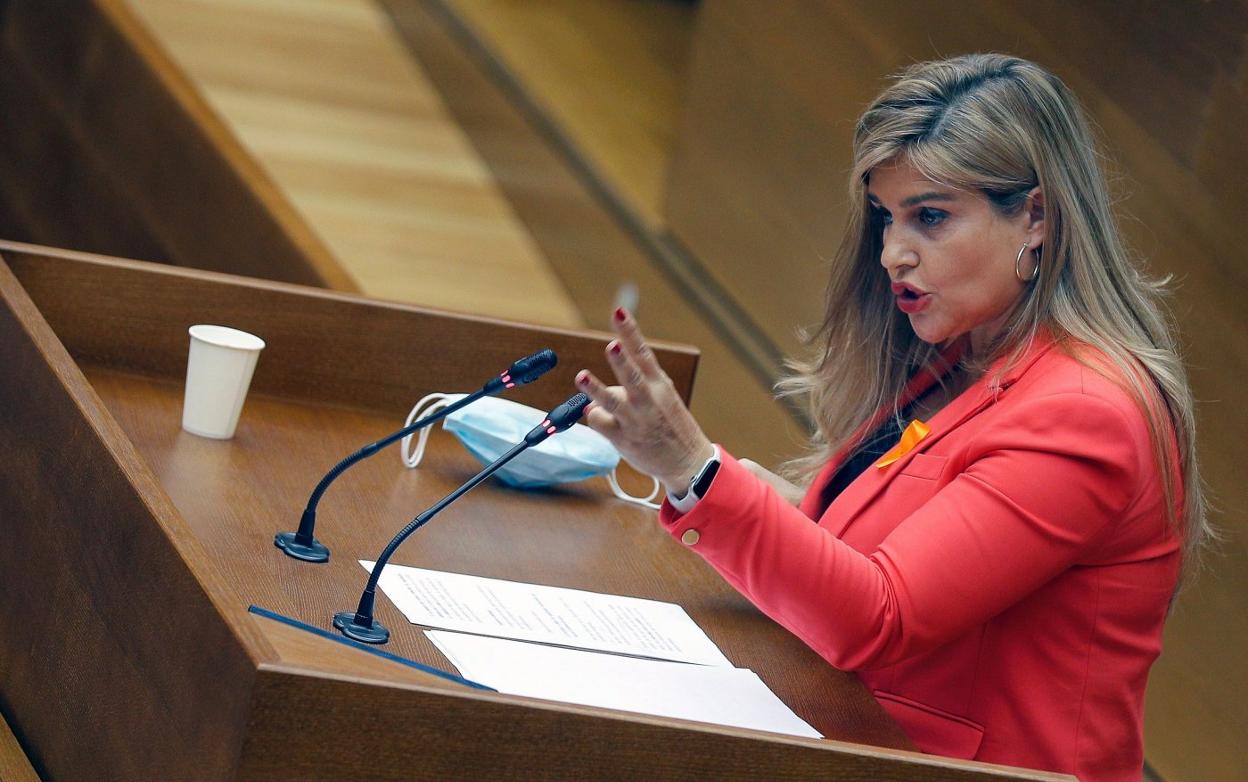 La diputada popular y secretaria de Organización del PPCV, Eva Ortiz, ayer en Les Corts. efe/manuel bruque