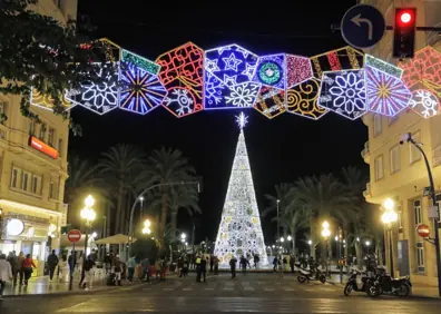 Imagen secundaria 1 - Alumbrado navideño en Alicante. 