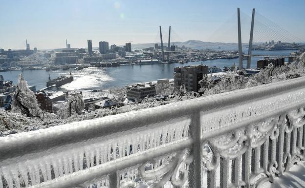 La ciudad de Vladivostok, congelada. 