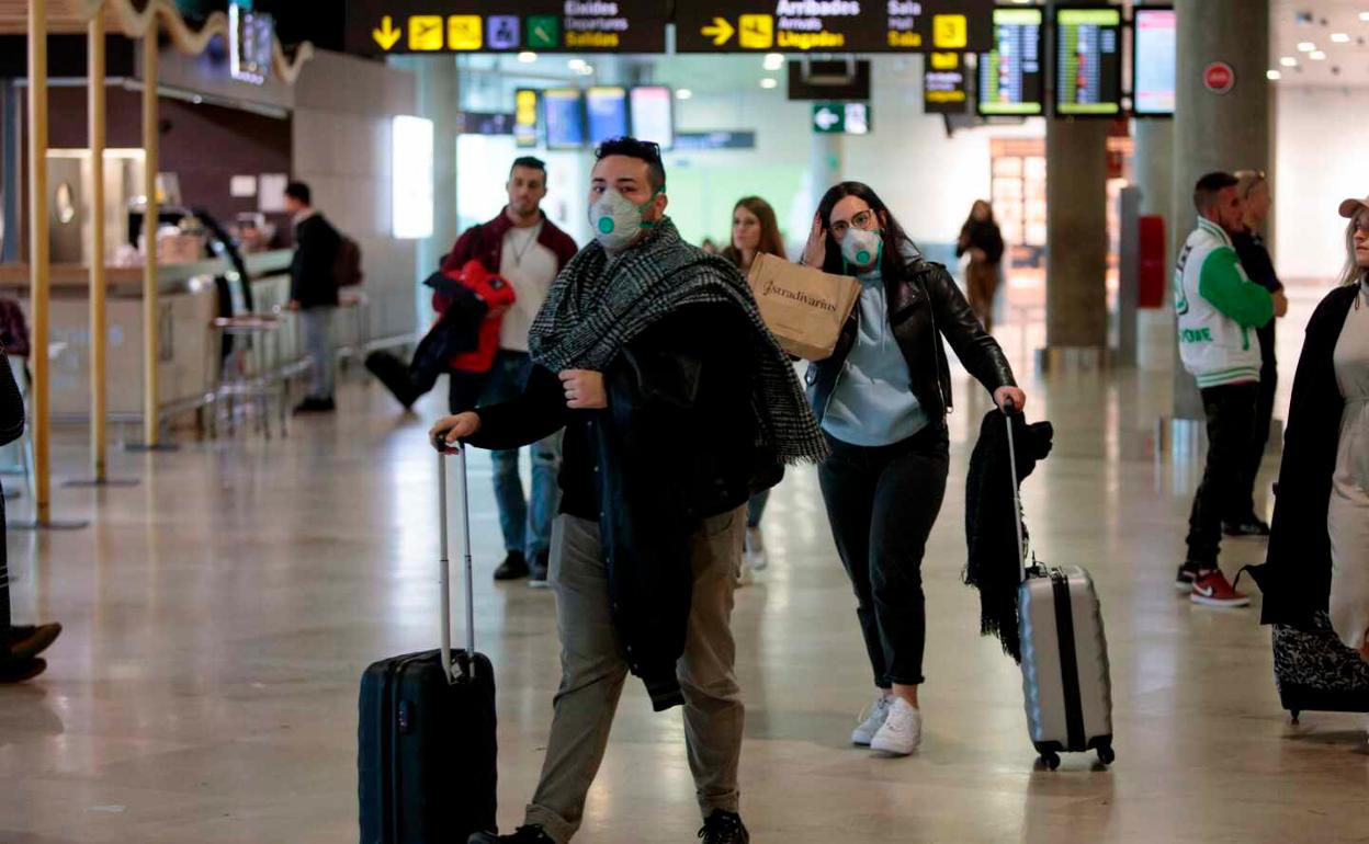 Los aeropuertos españoles, preparados para exigir PCR y hacer test de antígenos