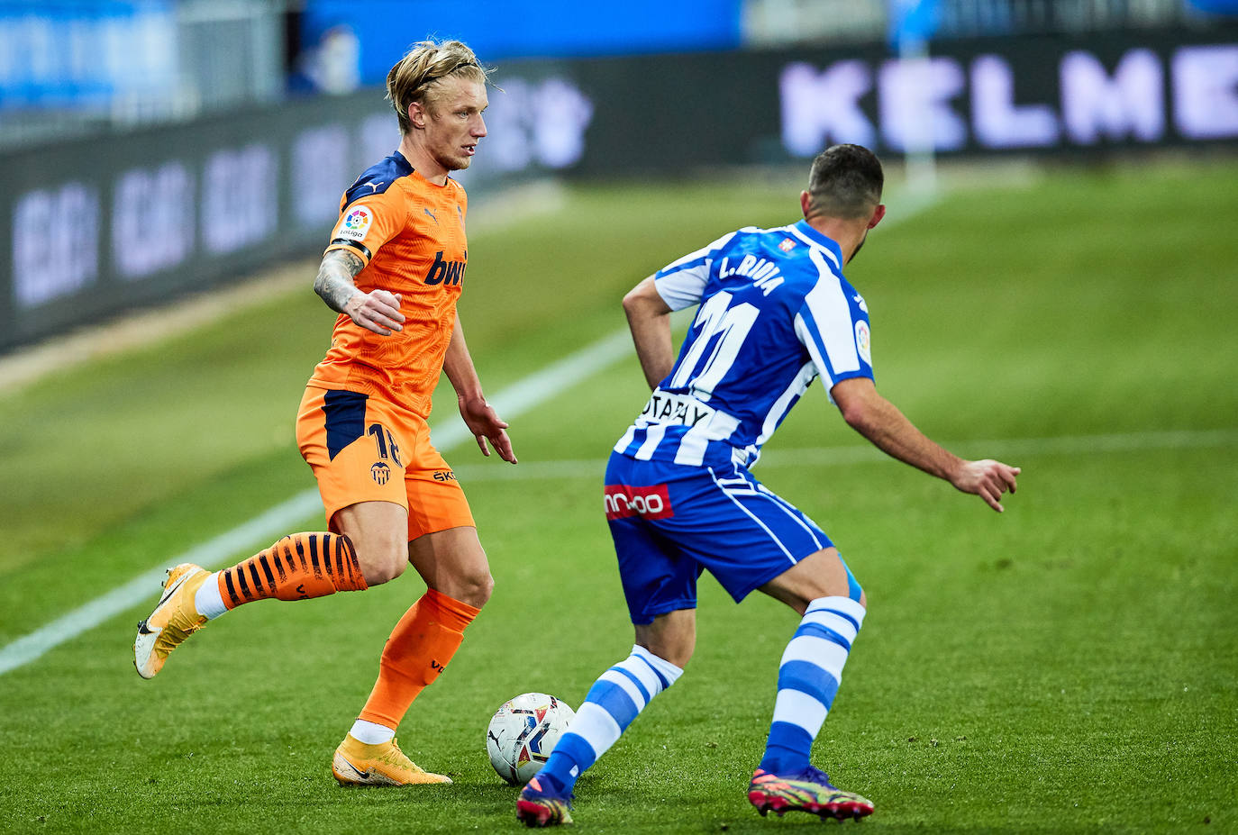 El Valencia rozó la remontada ante el Deportivo Alavés, pero se encontró con un Fernando Pacheco salvador, después de que su equipo firmara una gran primera mitad en la que consiguió una buena renta, pero no logró mantener la diferencia en la segunda parte y los visitantes igualaron el duelo (2-2) en la décima jornada de LaLiga Santander. 