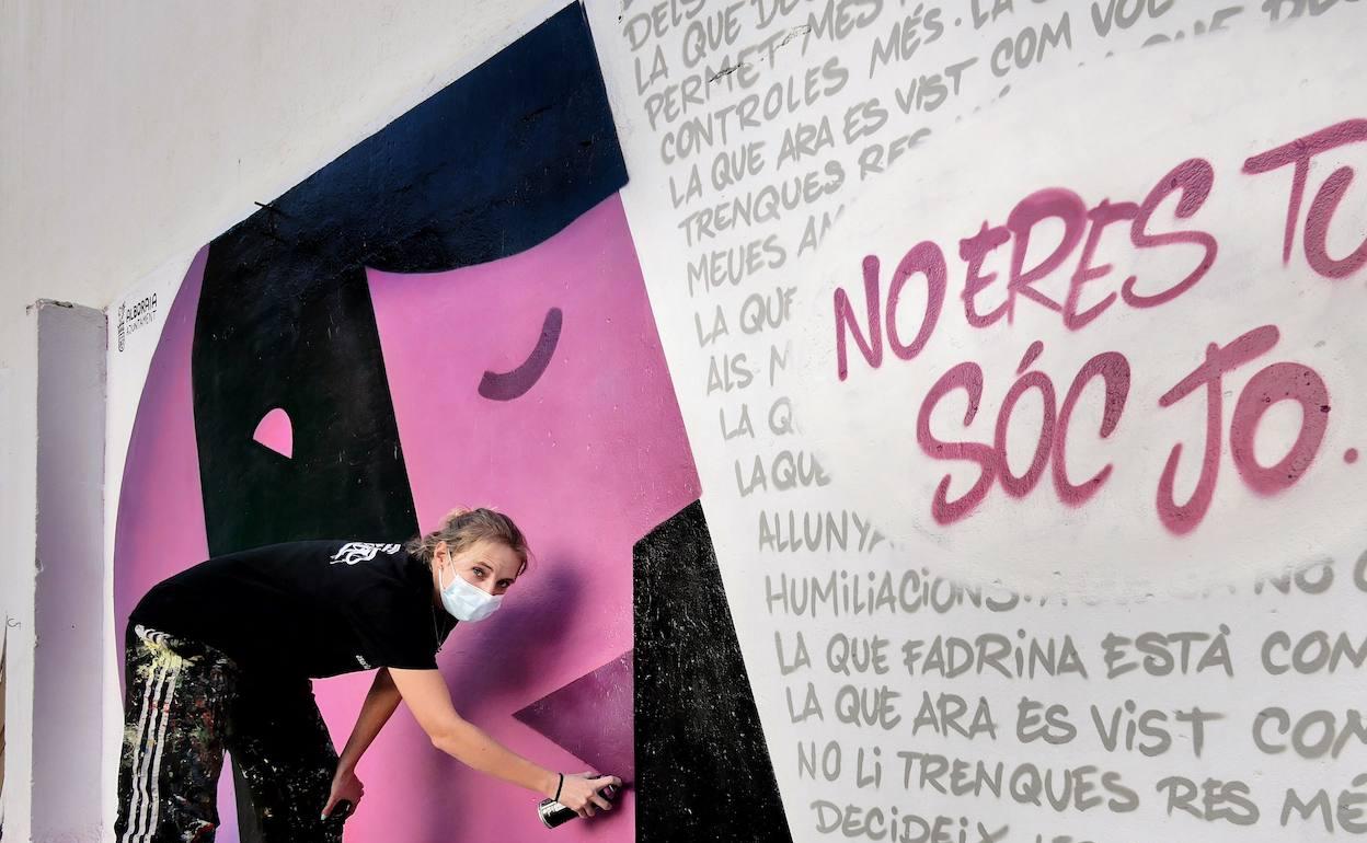 Un mural contra la violencia de género en Alboraya. 