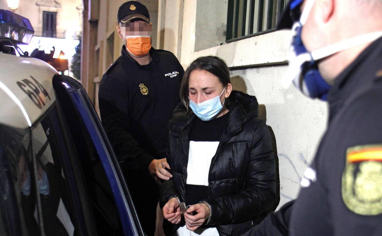 Prisión permanente revisable para la mujer que asesinó al hijo de ocho años de su pareja en Elda