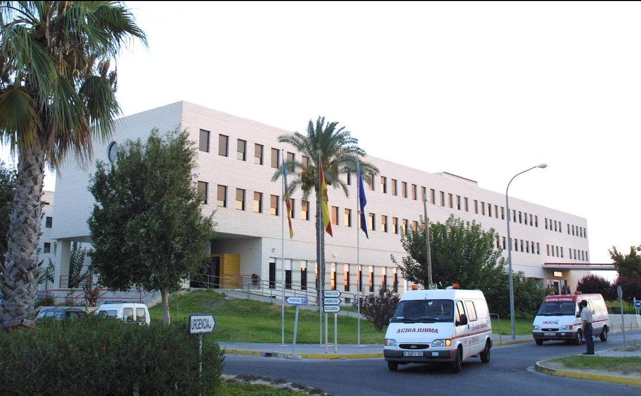 Entrada de Urgencias del hospital Vega Baja de Orihuela.