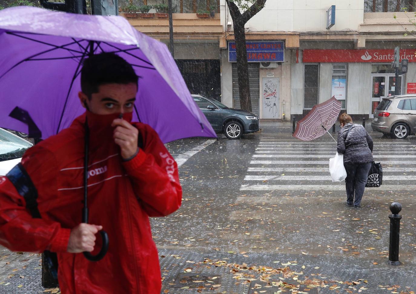 Fotos: Una borrasca deja fuertes lluvias y tormentas en la Comunitat