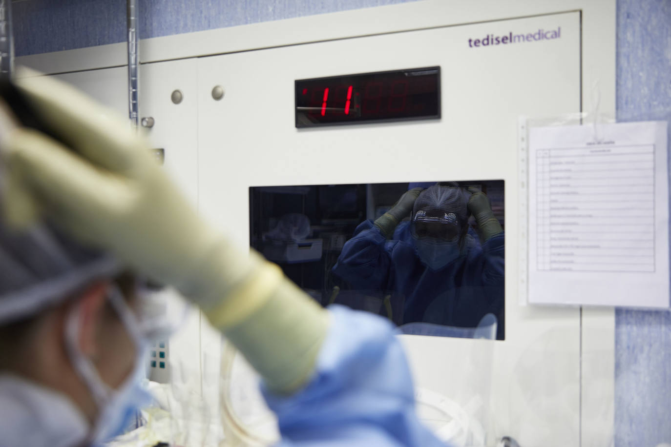 Así se trabaja en el Hospital Arnau de Vilanova de Valencia durante la segunda ola del coronavirus.