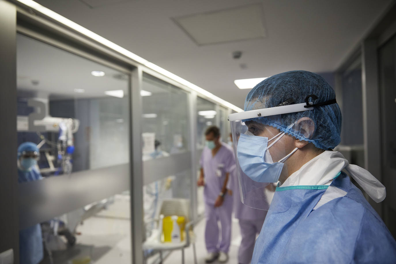 Así se trabaja en el Hospital Arnau de Vilanova de Valencia durante la segunda ola del coronavirus.