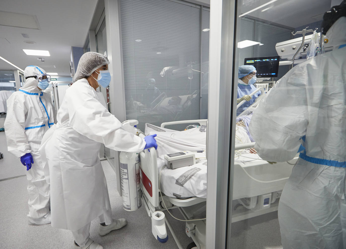 Así se trabaja en el Hospital Arnau de Vilanova de Valencia durante la segunda ola del coronavirus.