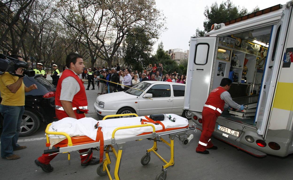 El hombre está estable y se recupera en el Hospital General de Alicante. 