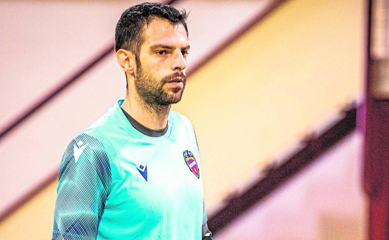 Fede Pérez, durante un entrenamiento en el Pabellón Municipal de Paterna. 