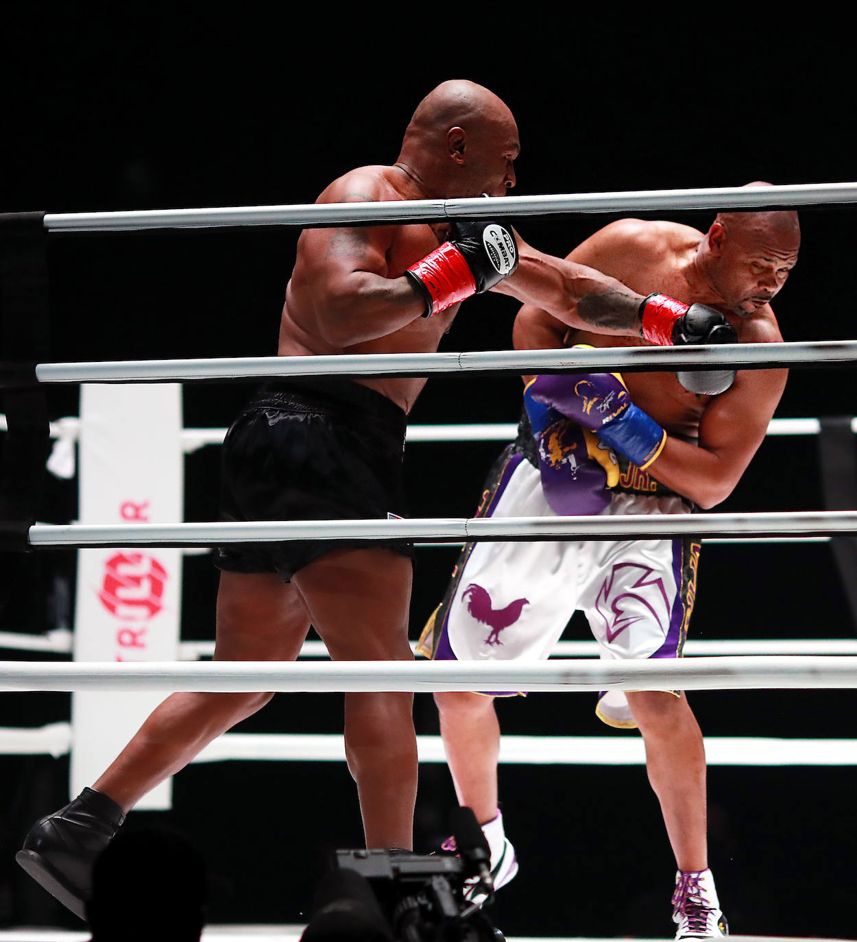 El legendario boxeador empató contra Roy Jones Jr en su regreso al ring