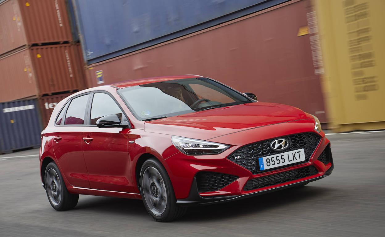 Así luce el Hyundai i30 N Line con la carrocería de cinco puertas.